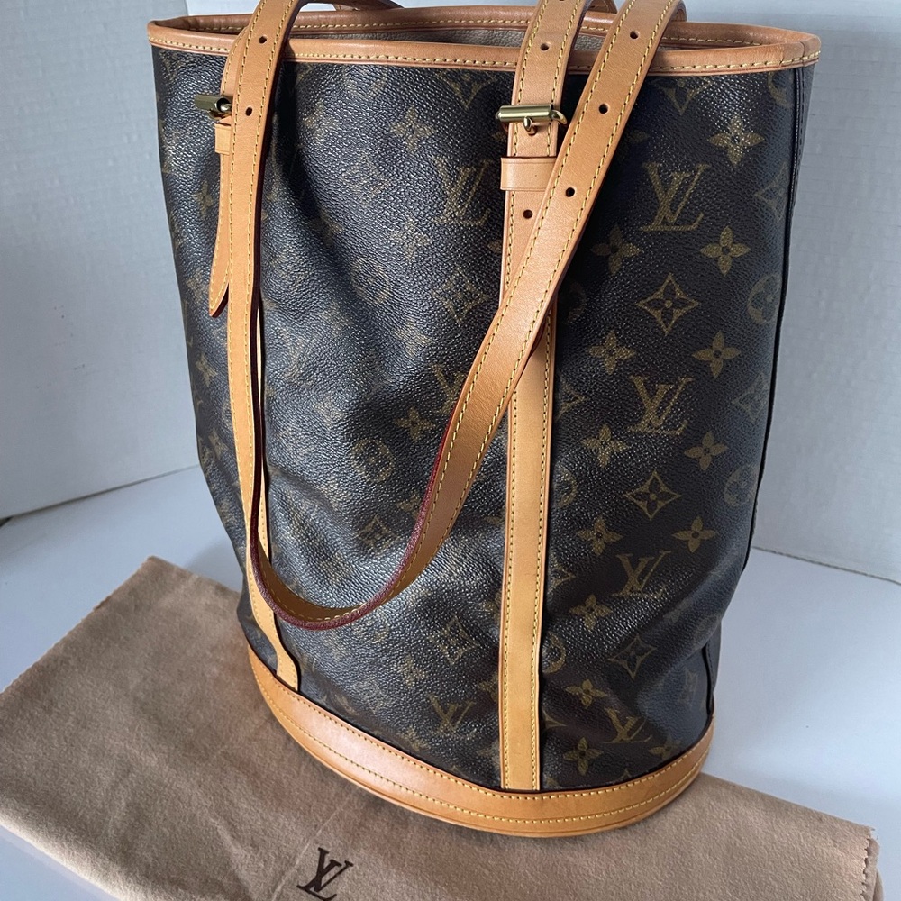 - Authentic Large Bucket Shoulder Bag Louis Vuitton. - Picture 3 of 17